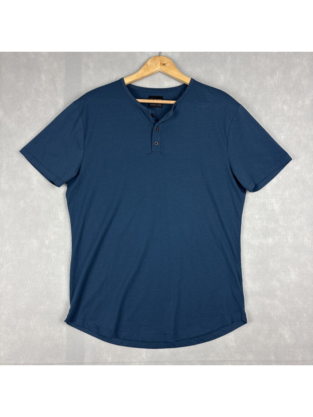 Cuts‎ Henley Shirt Curve Hem Men’s XL Blue Pyca Pro Short Sleeve Casual Athletic